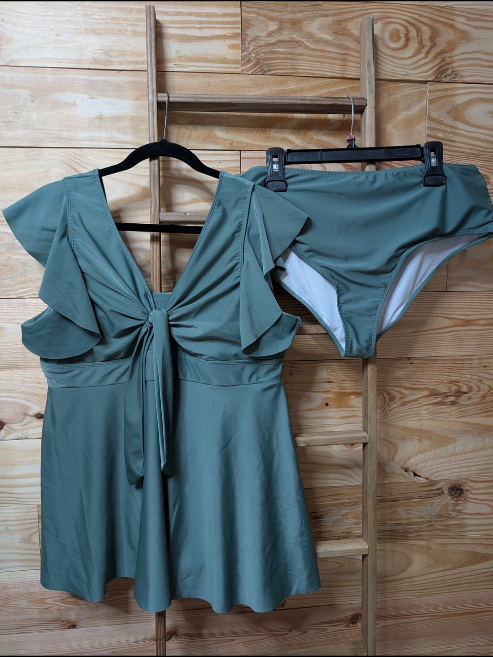 Green Two-Piece Swim Set with Tie Front Top 2xl